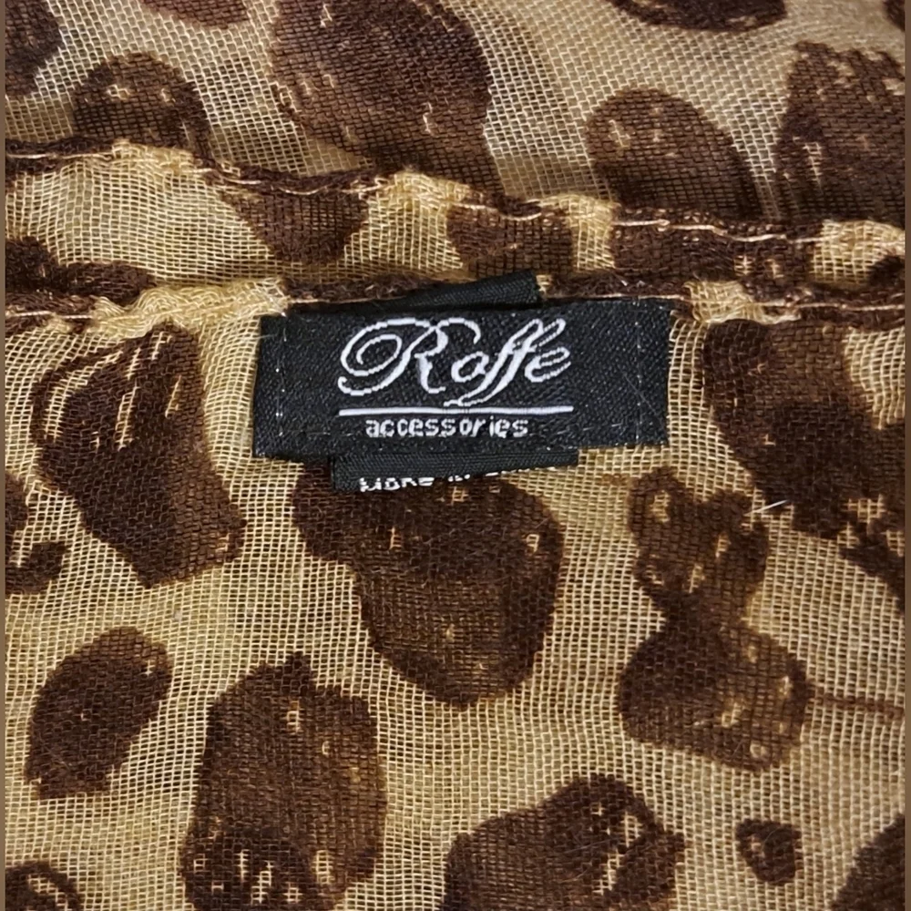 EUC Vintage Moschino By Roffe Leopard Casual Everyday Graphic WInter Scarf Wrap